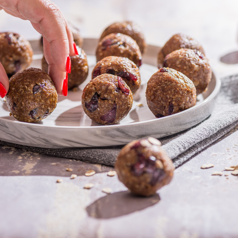 One-handed Snack Hacks for Breastfeeding Mamas